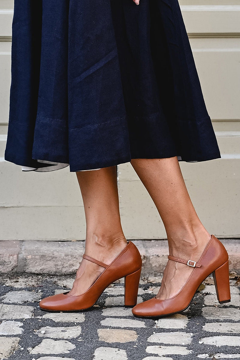 Bravina | Daily sandals with strap on small heel