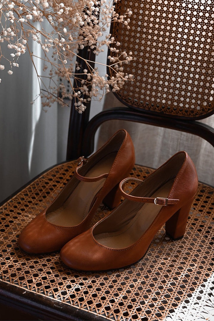 Bravina | Daily sandals with strap on small heel
