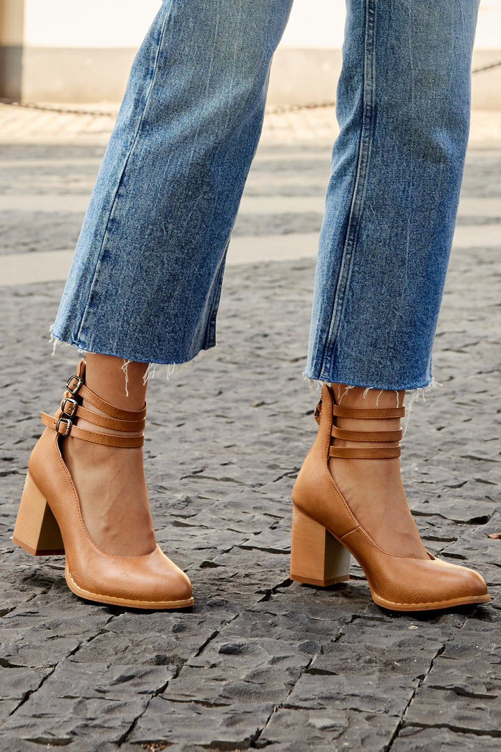 Casilda | Smooth sandals with ankle strap and chunky heel