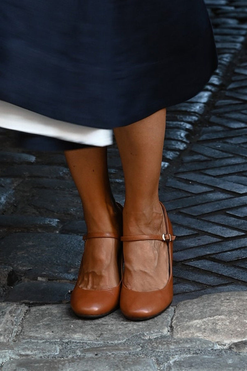 Bravina | Daily sandals with strap on small heel