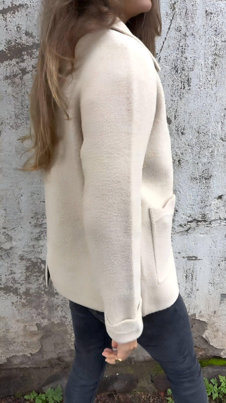 Julianne – Fashionable Lapel Collar Zip Jacket